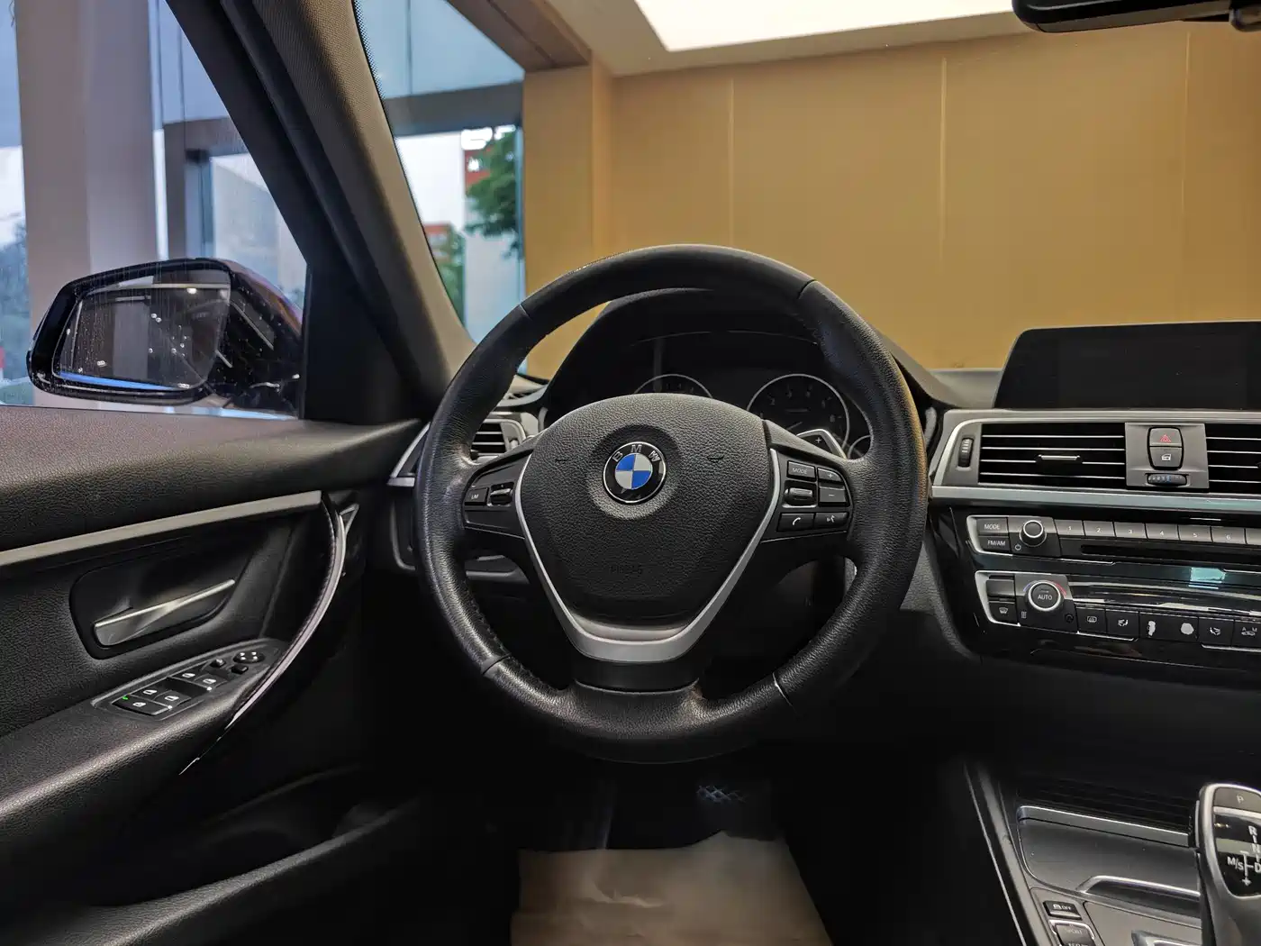 BMW 3 Series 2017 320Li M Sport фото 15