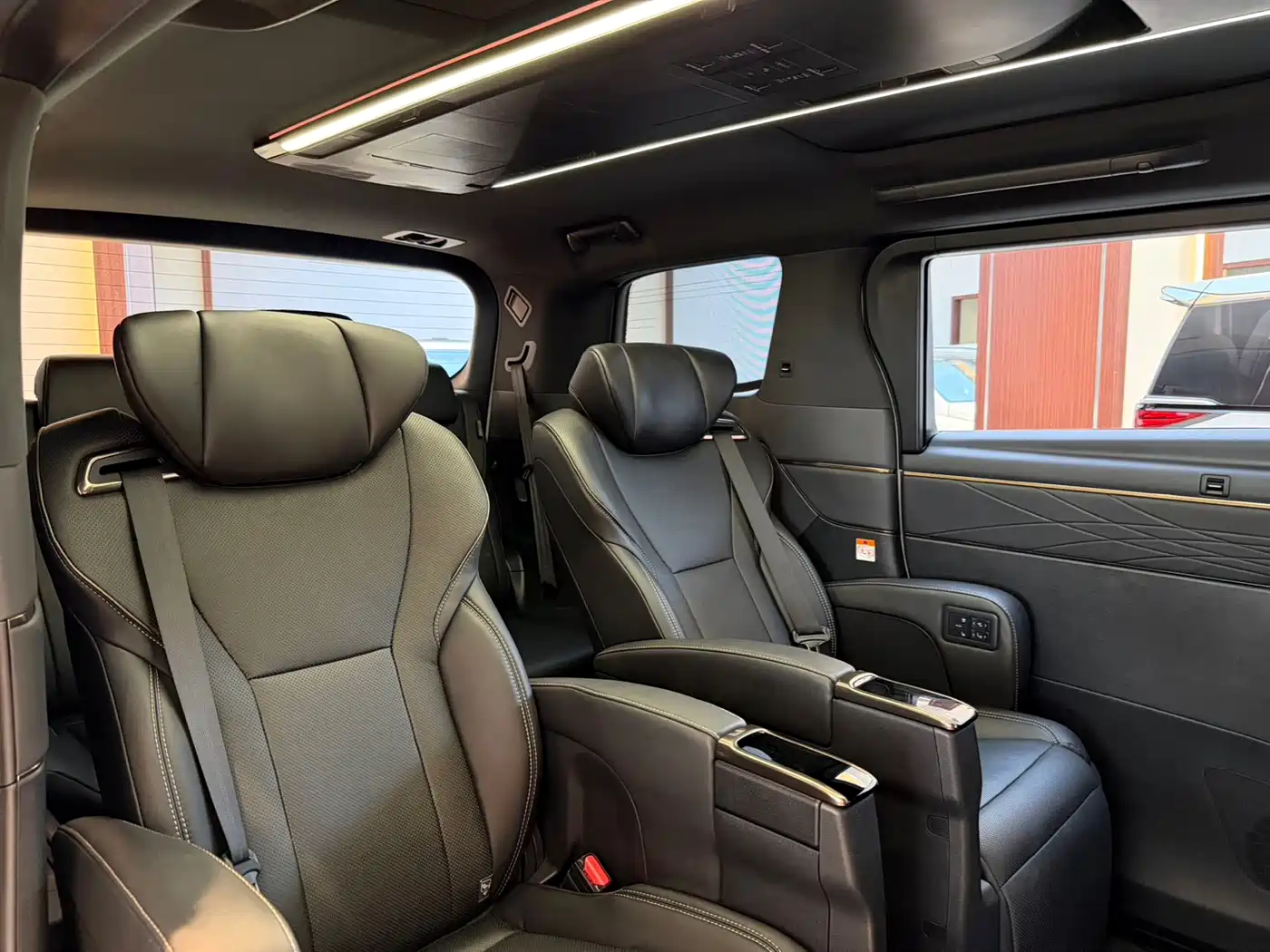 Toyota Alphard 2025 Hybrid 2.5L Prestige Gold Edition фото 9