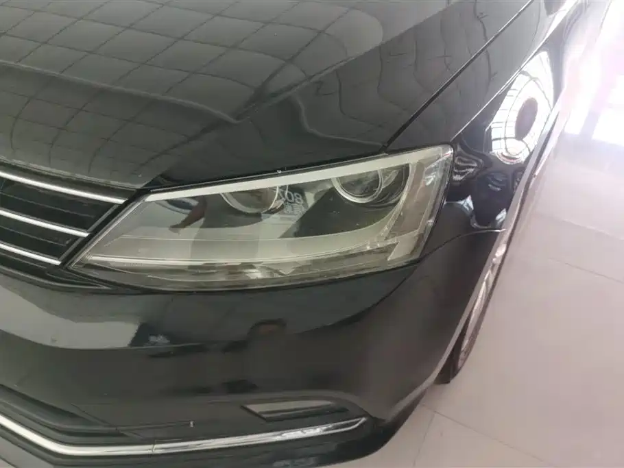 Volkswagen Sagitar 2015 1.6L Automatic Comfort фото 5