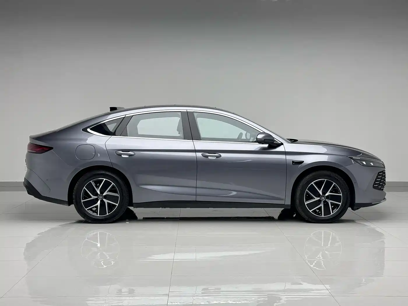 BYD Qin L 2025 DM-i Smart Drive Edition 120KM Surpassing фото 8