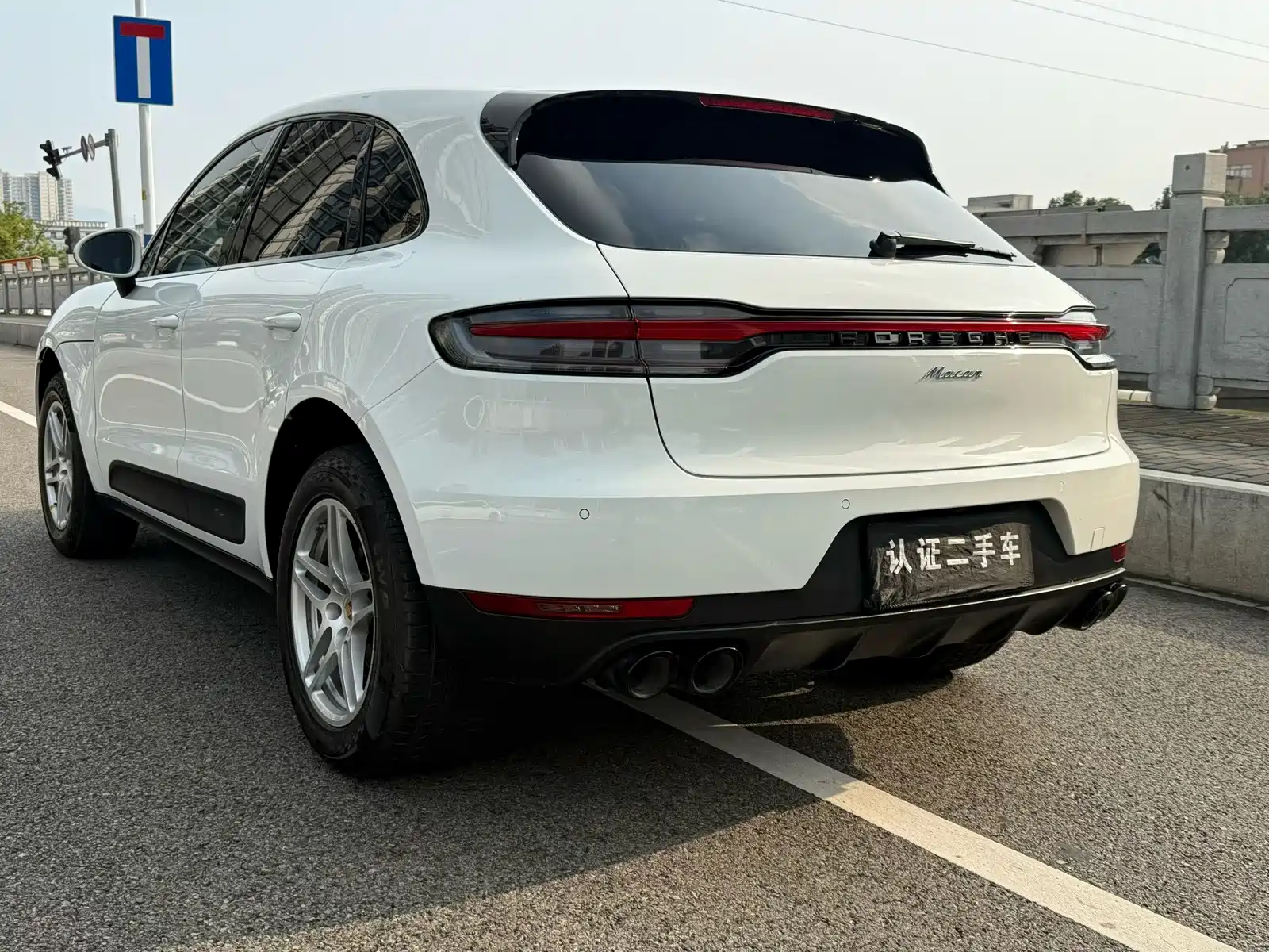Photo 9 - Porsche Macan
