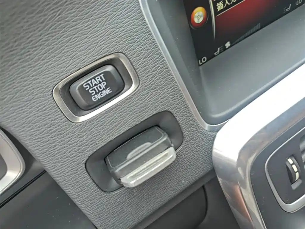 Фото 9 - Volvo S60