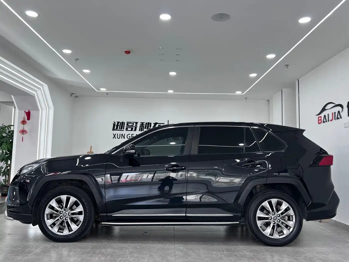 Toyota Wildlander 2022 2.0L CVT FWD Luxury Edition фото 4