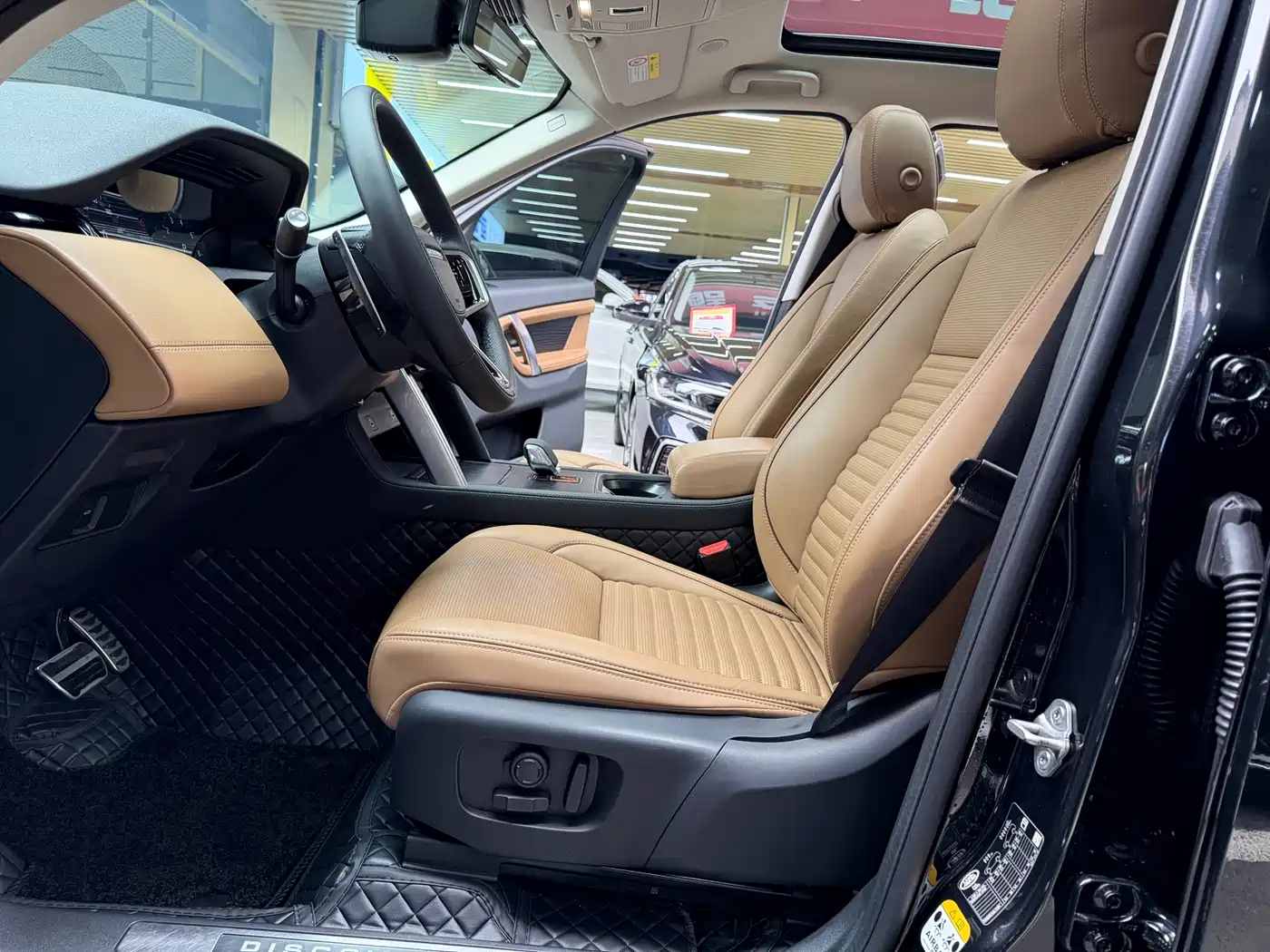 Land Rover Discovery Sport 2024 Luxury Custom Edition фото 10