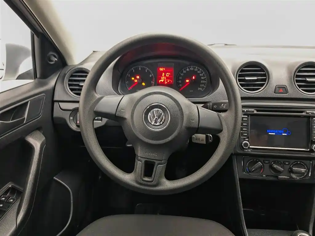 Volkswagen Jetta 2015 1.6L Manual Trend фото 11