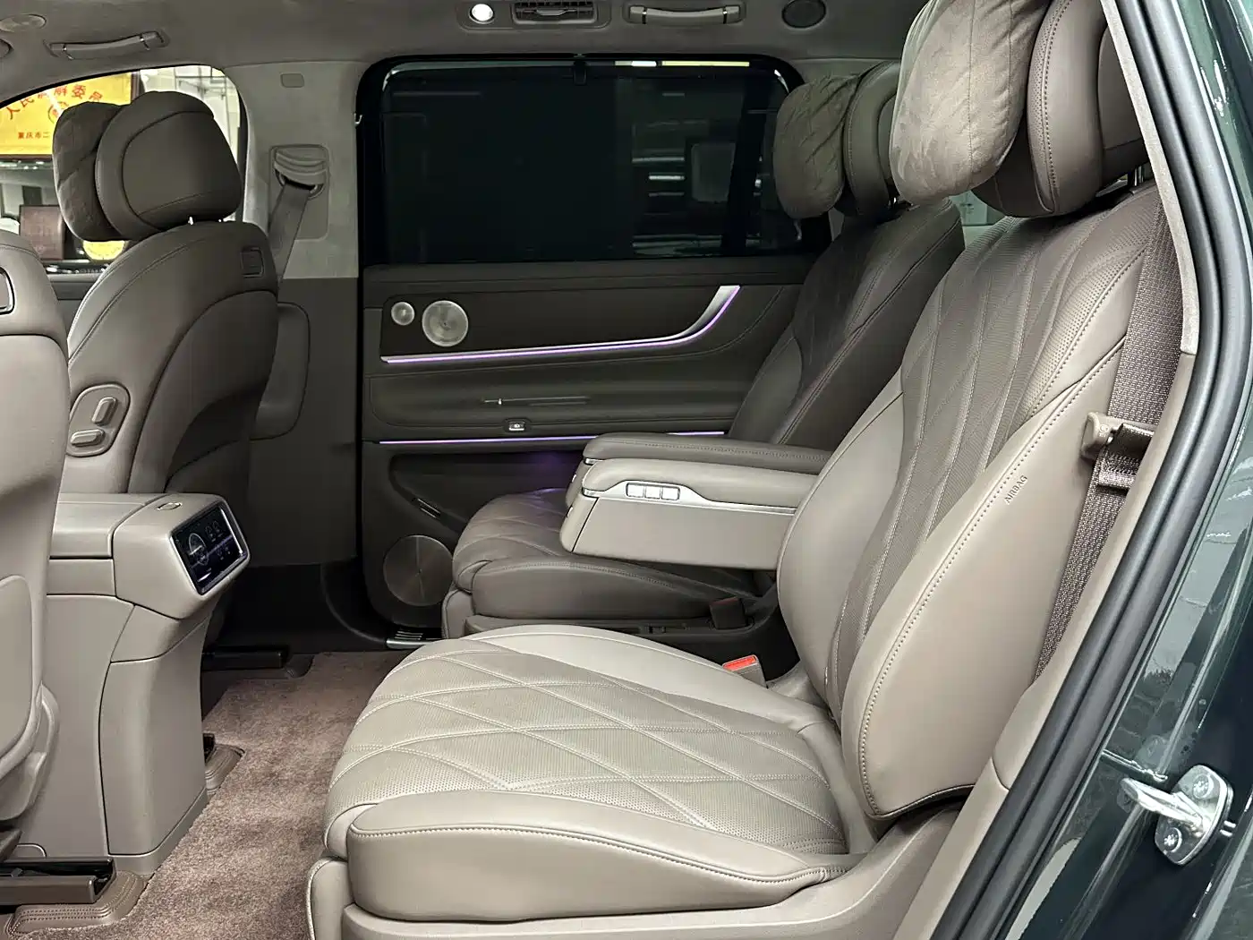 AITO Wenjie AITO M9 2025 Extended Range Max 52kWh 6-Seater фото 11