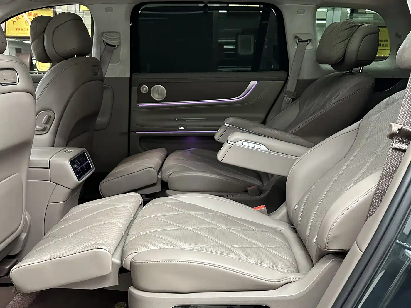 AITO Wenjie AITO M9 2025 Extended Range Max 52kWh 6-Seater фото 12