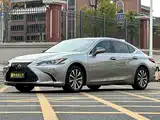 Photo 1 - Lexus ES