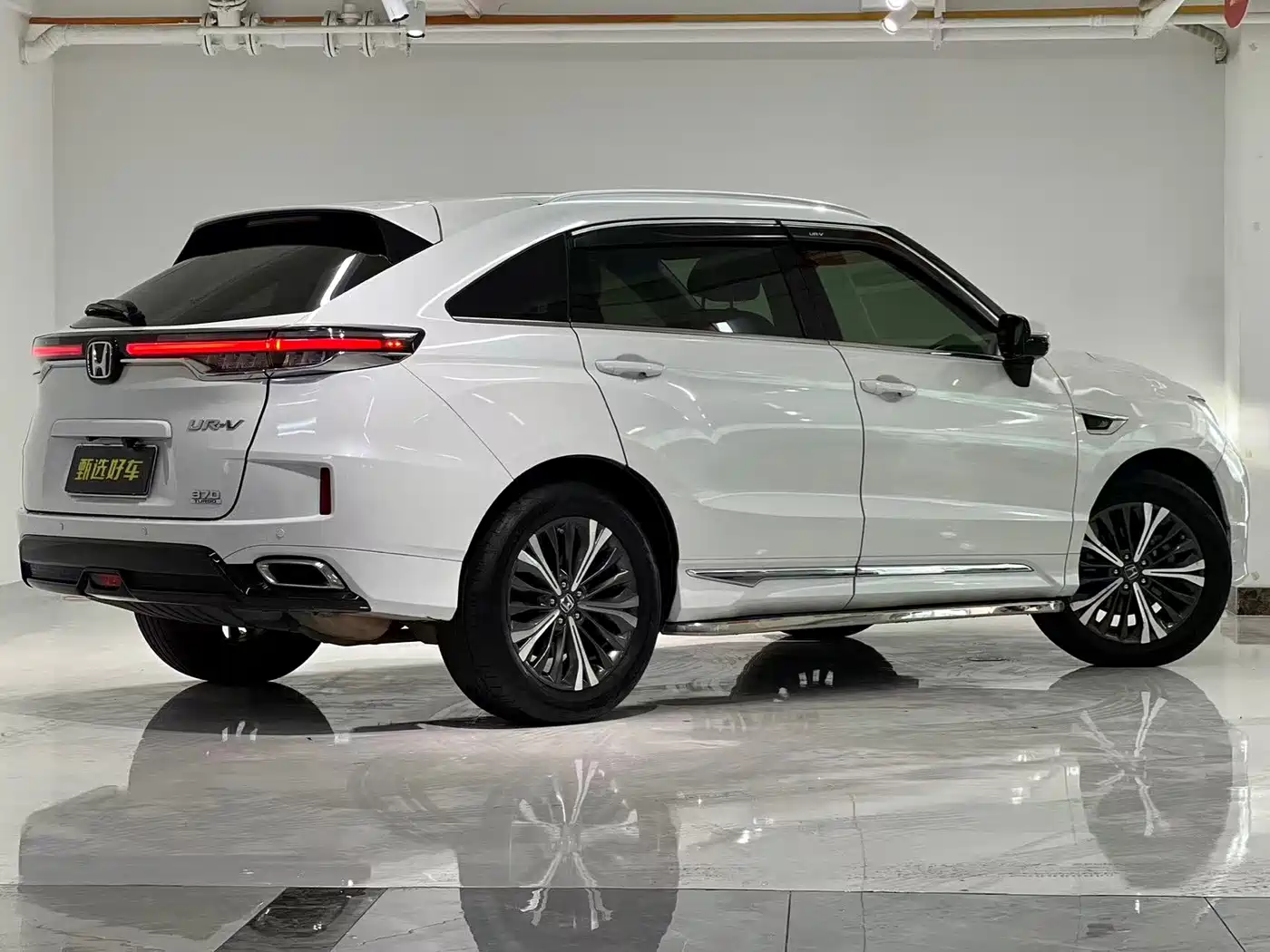 Фото 8 - Honda UR-V