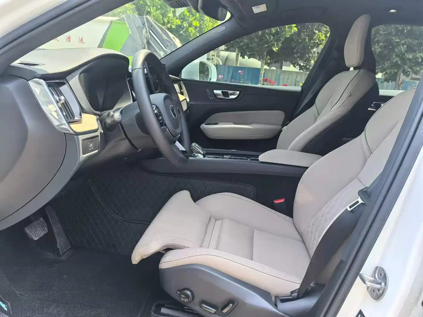 Volvo XC60 2026 Model B5 AWD Premium Luxury фото 4