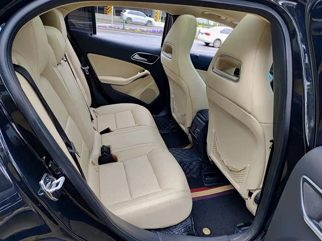 Mercedes-Benz GLA 2016 GLA 200 Dynamic фото 10