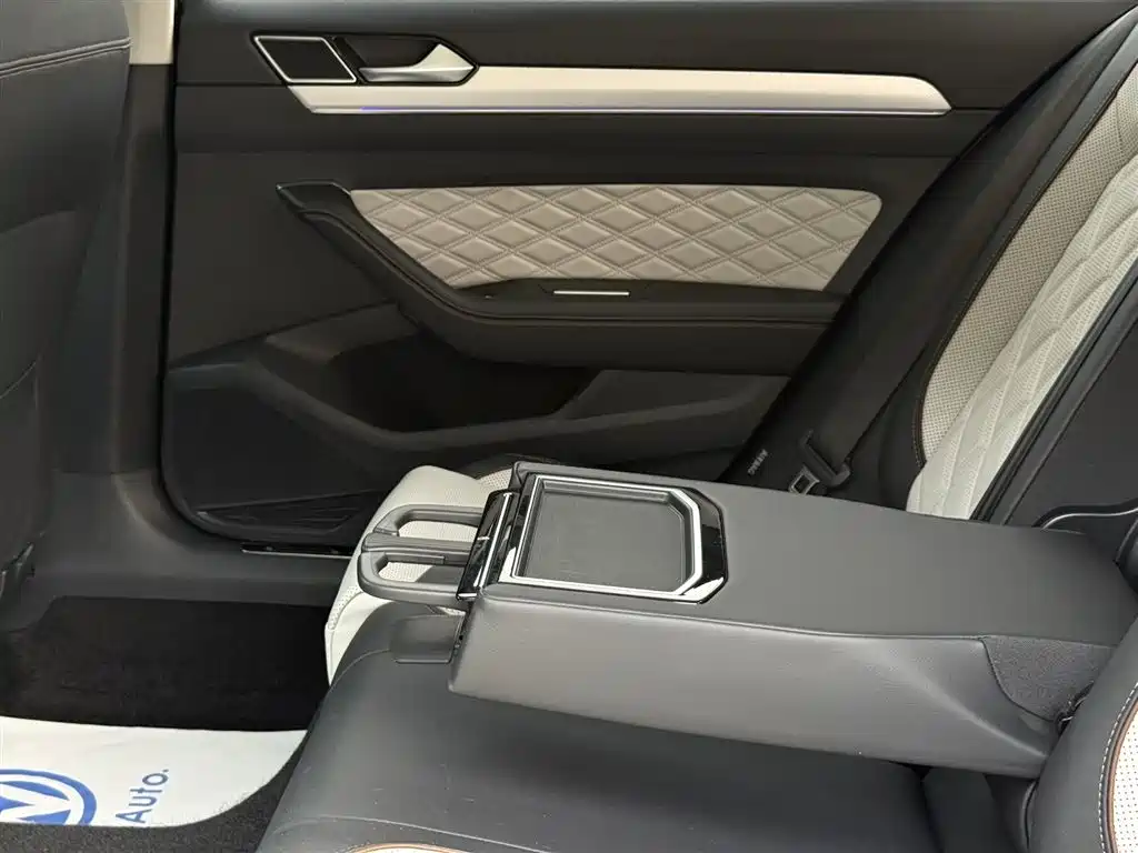 Volkswagen Magotan 2023 Model 2 Million Commemorative Edition 330TSI DSG Luxury фото 13