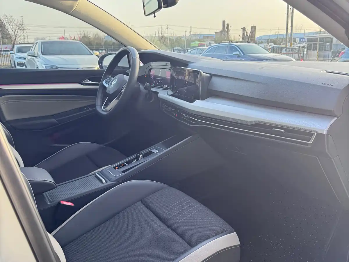 Volkswagen Golf 2023 280TSI DSG Pro фото 10