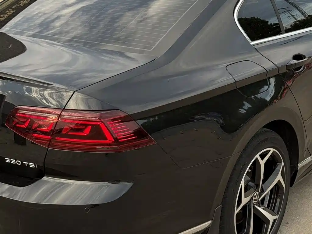 Volkswagen Magotan 2023 Model 2 Million Commemorative Edition 330TSI DSG Luxury фото 16