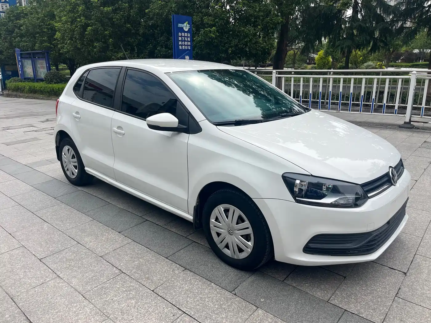 Volkswagen Polo 2016 1.4L Automatic Trend фото 11