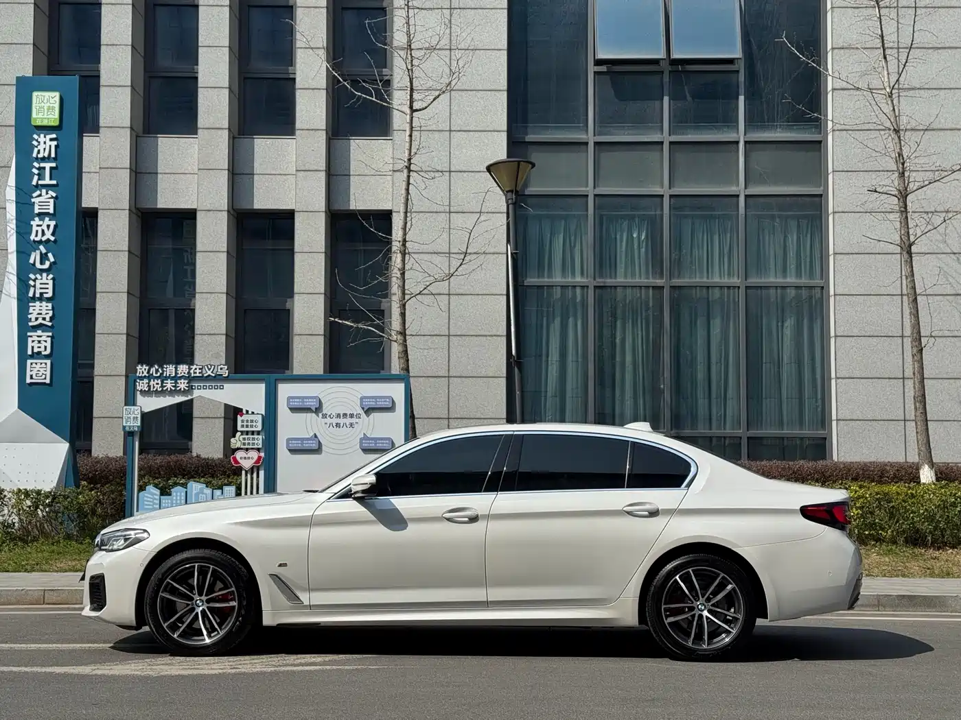 BMW 5 Series 2022 525Li M Sport Package фото 4