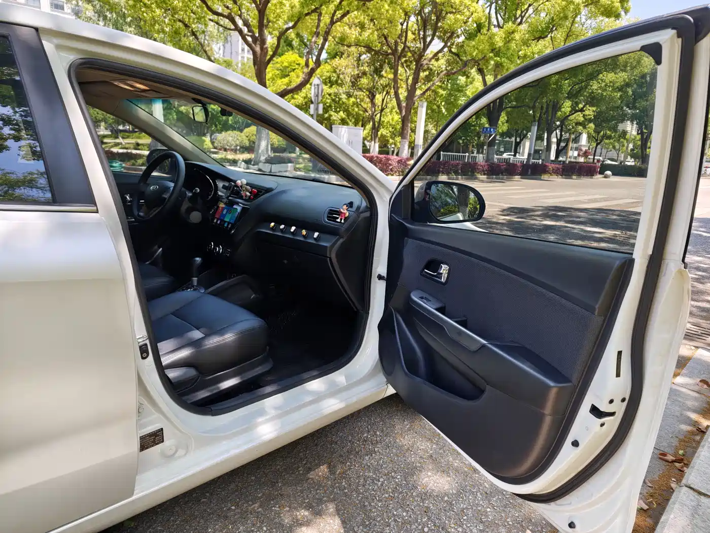 Kia K2 2012 Sedan 1.4L AT GLS Commemorative Edition фото 15