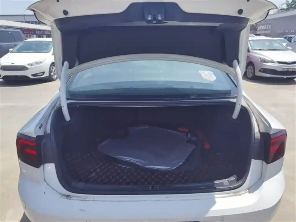 Volkswagen Lamando 2015 230TSI DSG Style фото 19