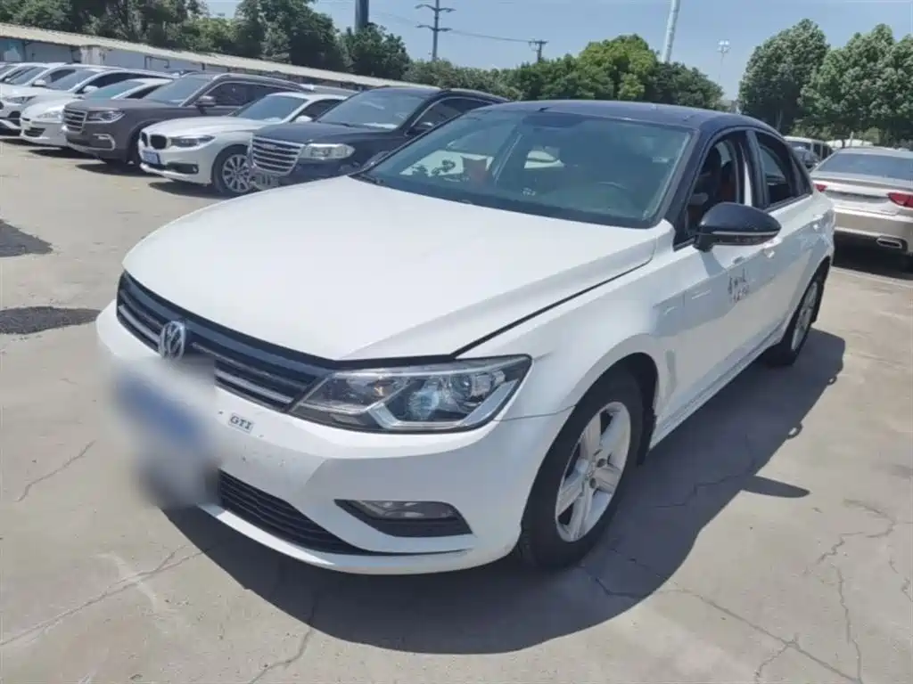 Volkswagen Lamando 2015 230TSI DSG Style