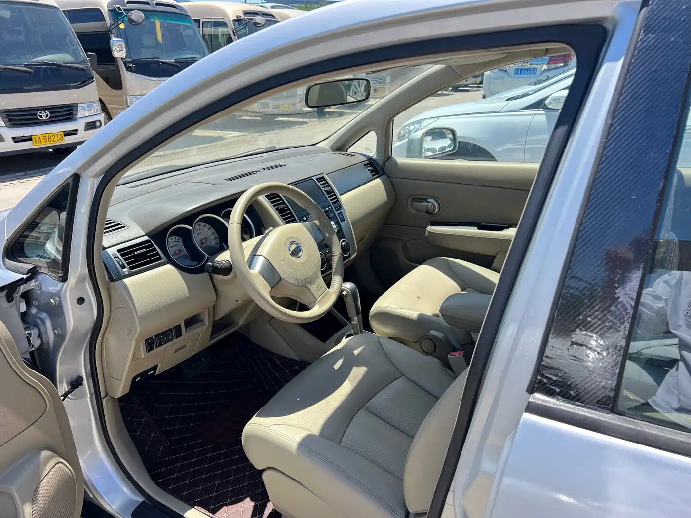Nissan Tiida 2011 2011 1.6L CVT Luxury