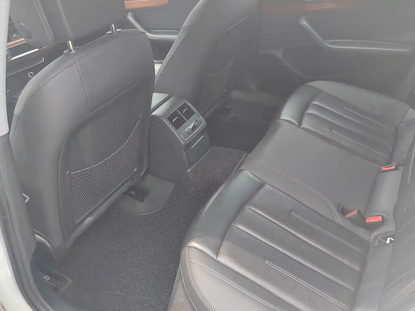 Photo 15 - Audi A4L
