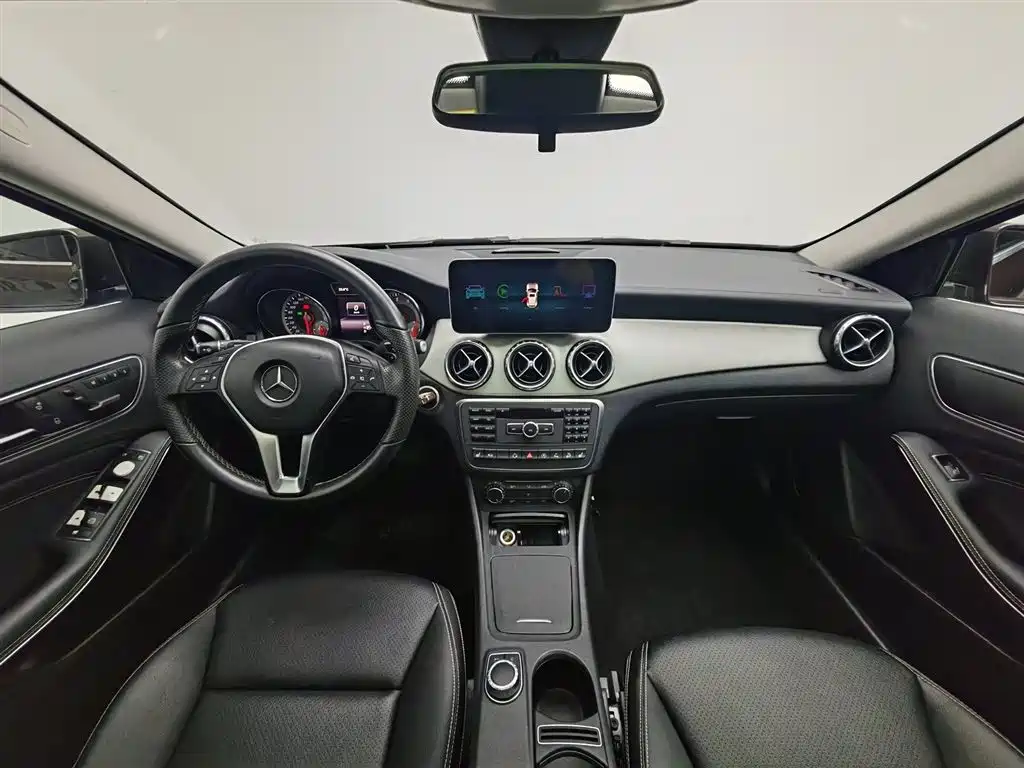 Mercedes-Benz GLA 2015 GLA 220 4MATIC Fashion Edition фото 5