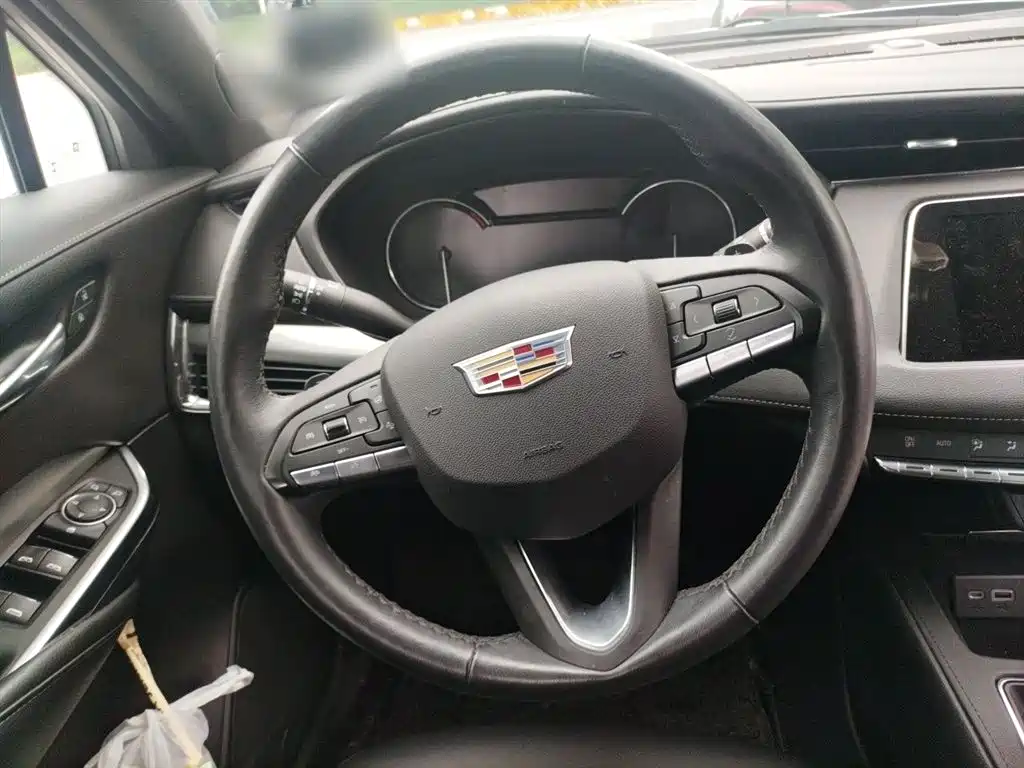 Cadillac XT4 2022 28T FWD Luxury фото 11