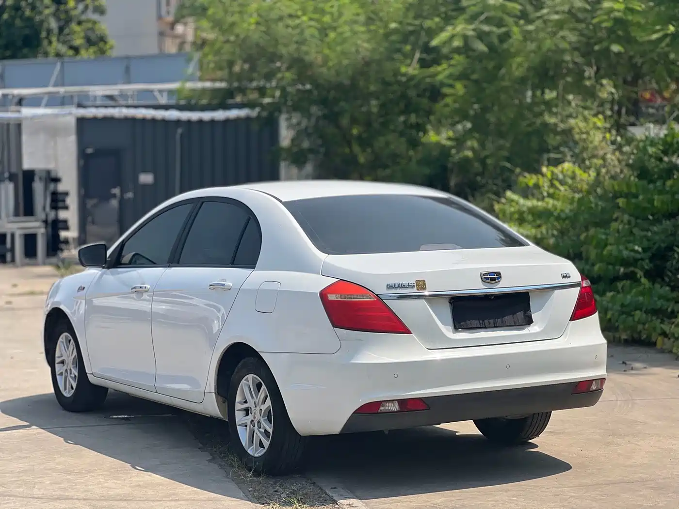 Photo 4 - Geely Emgrand