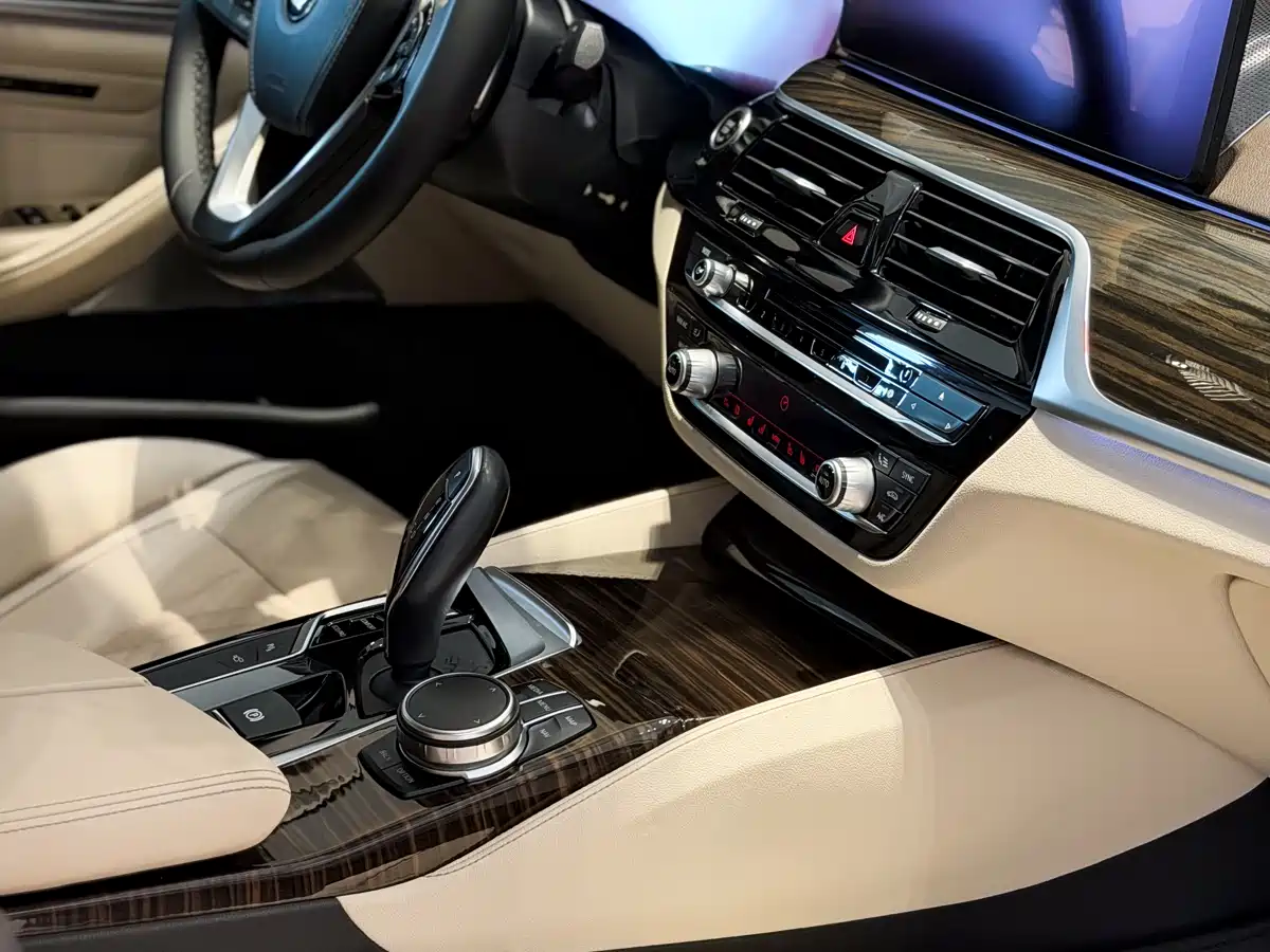 BMW 5 Series 2018 540Li Executive Version фото 9