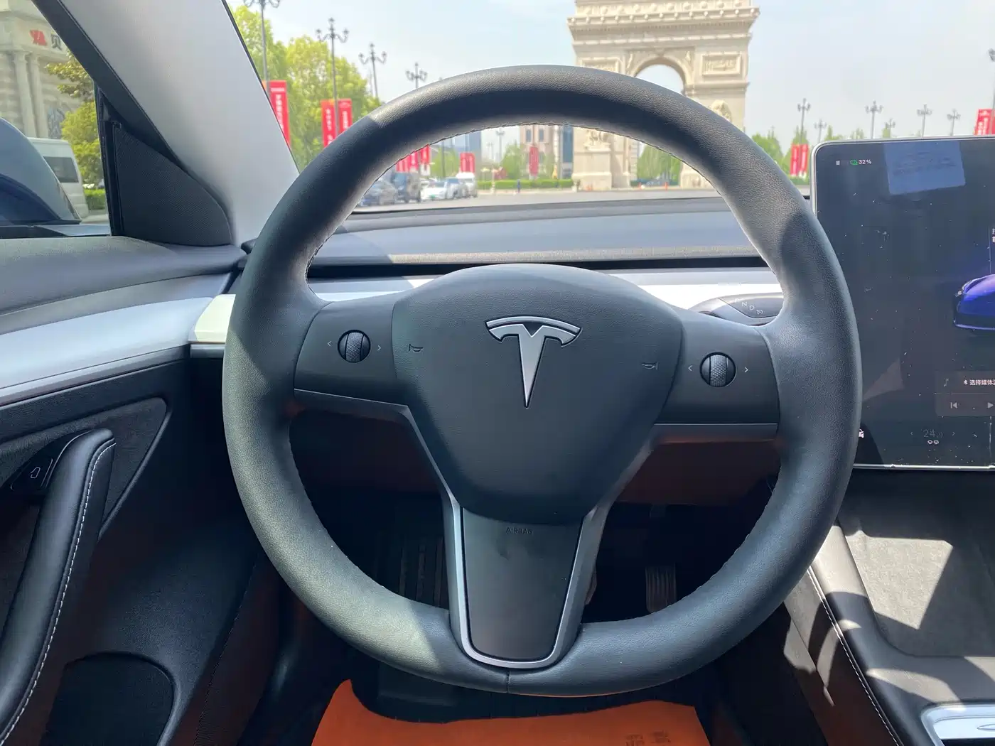 TESLA MODEL 3