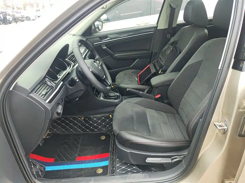 Volkswagen C-TREK 2018 230TSI DSG Luxury фото 11