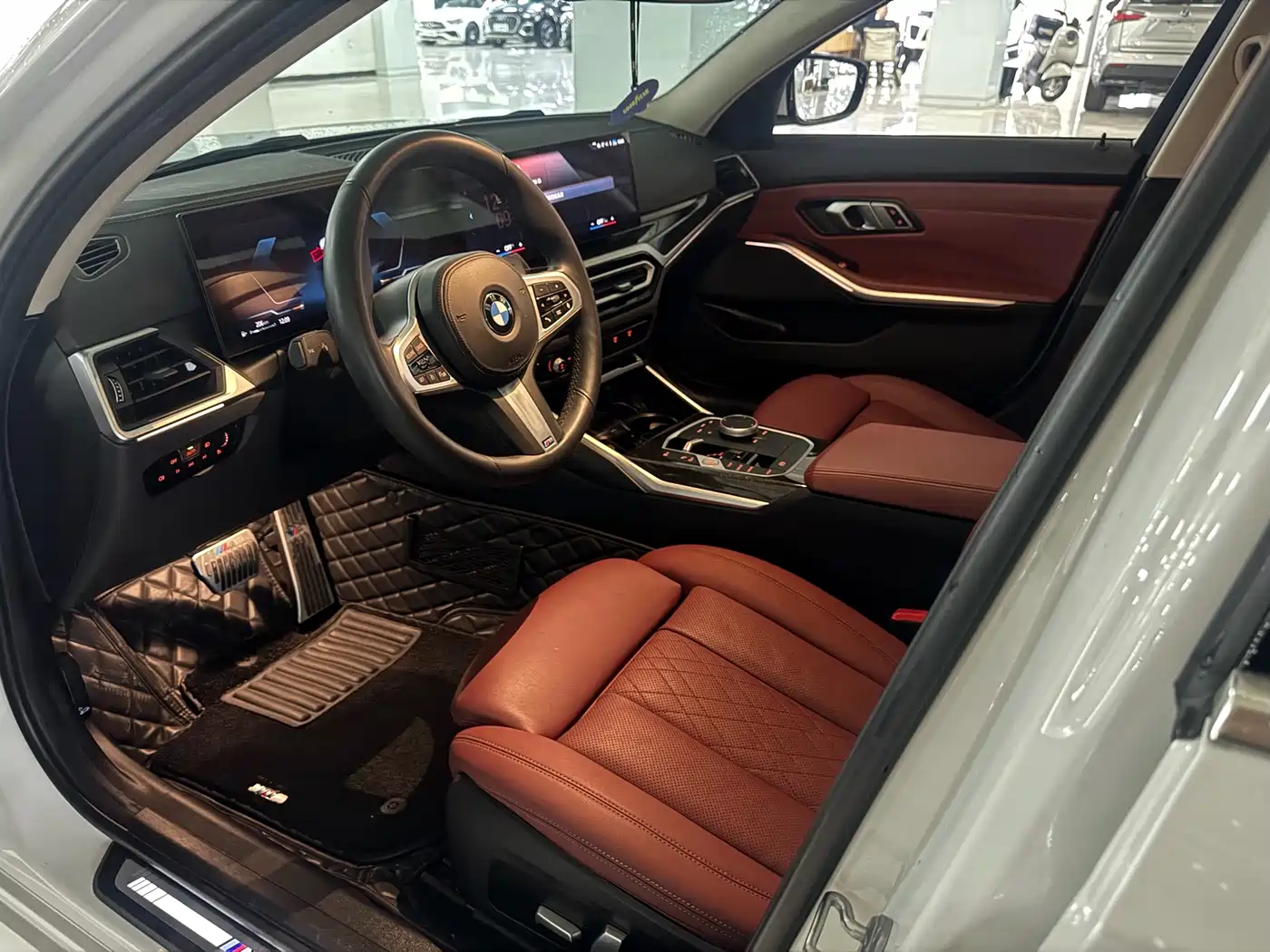 BMW 3 Series 2023 325Li M Sport Package фото 5