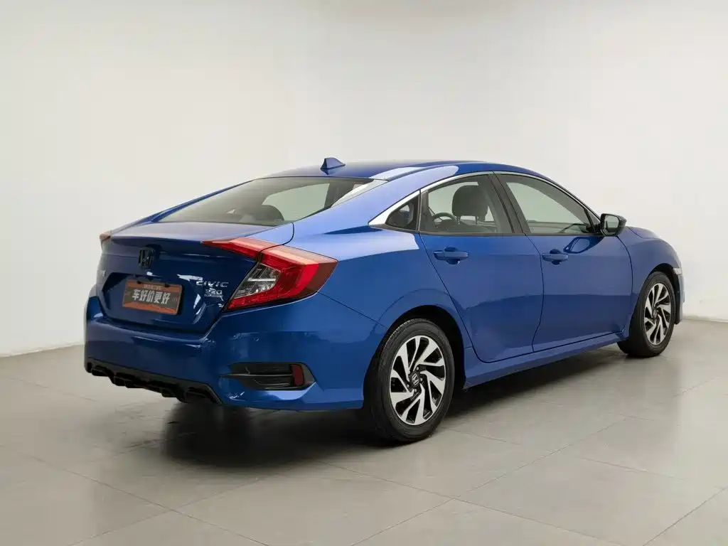 Фото 2 - Honda Civic