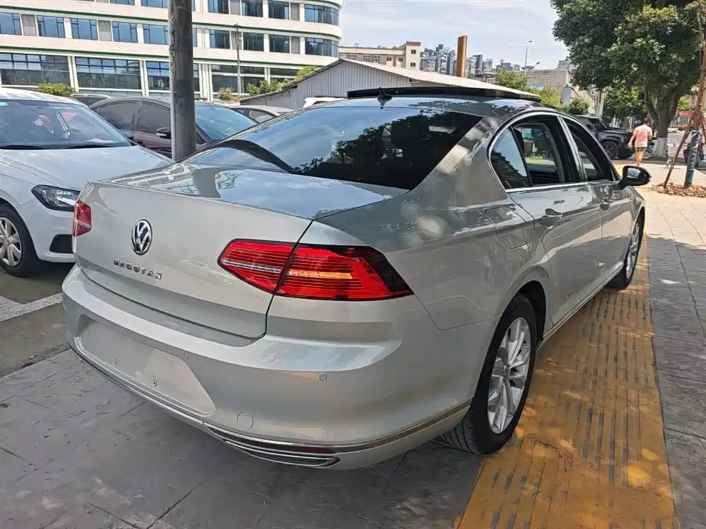 Volkswagen Magotan 2019 330TSI DSG Luxury Class China VI фото 7