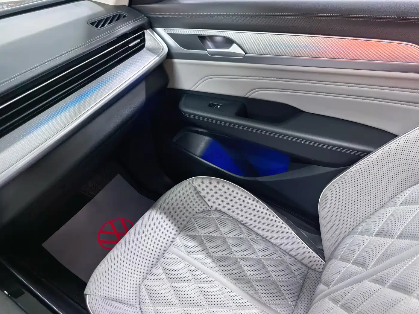 Volkswagen Talagon 2023 380TSI 4WD R-Line Launch Edition фото 21