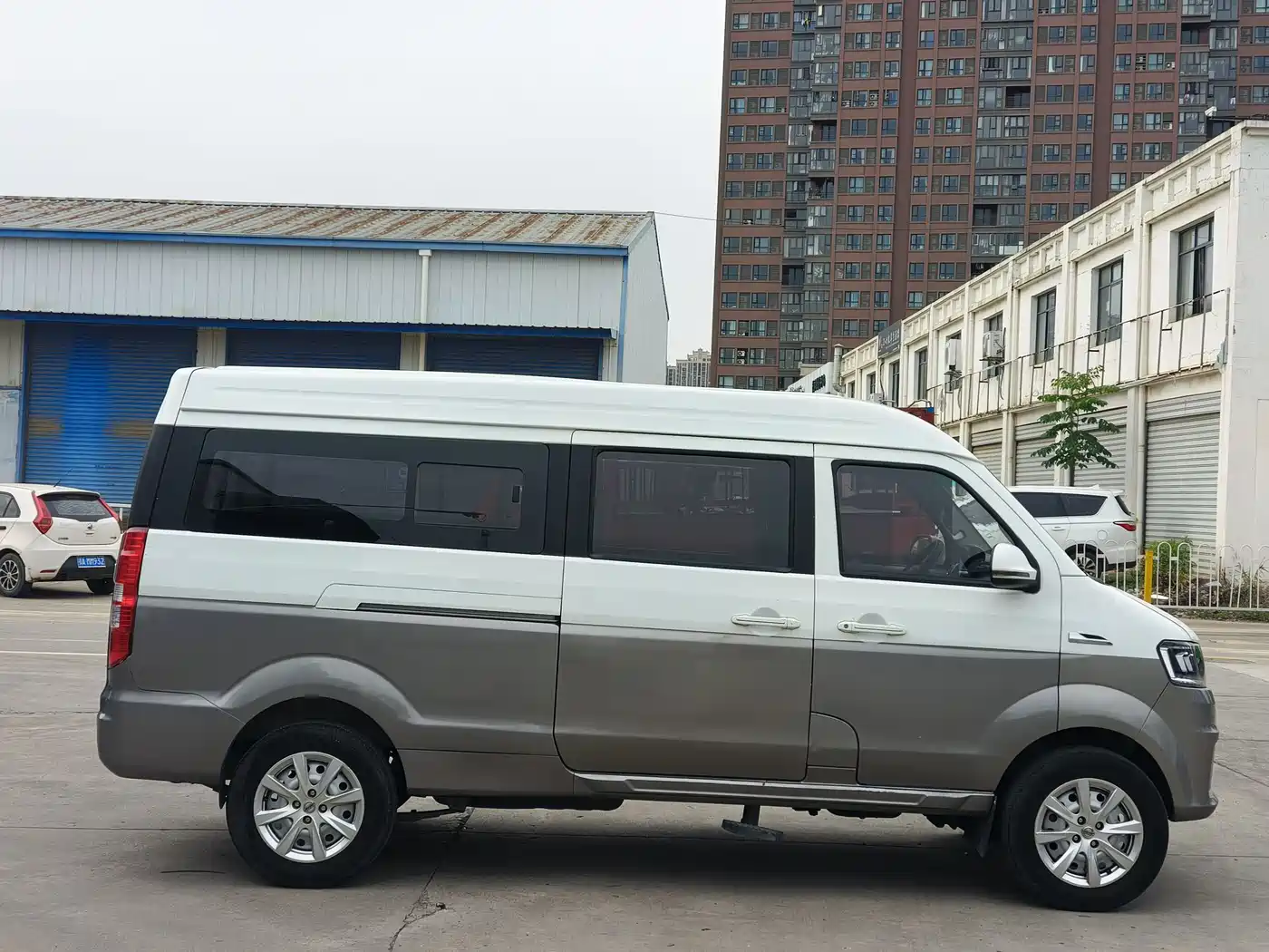 Jinbei New Hiace S 2022 2021 1.5L Fortune Central Air-conditioned Passenger Vehicle China VI SWC15M