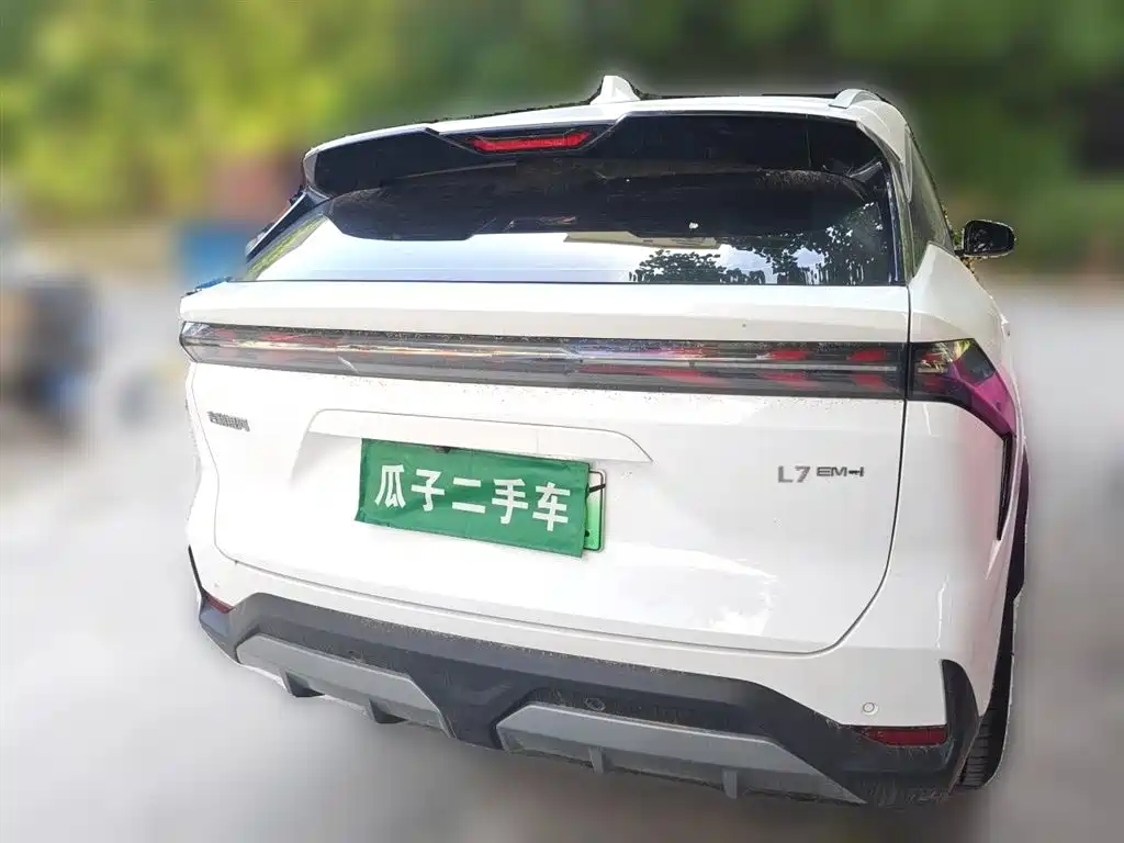 Geely Galaxy Galaxy L7 2025 Model EM-i 115km Long Range Edition фото 4