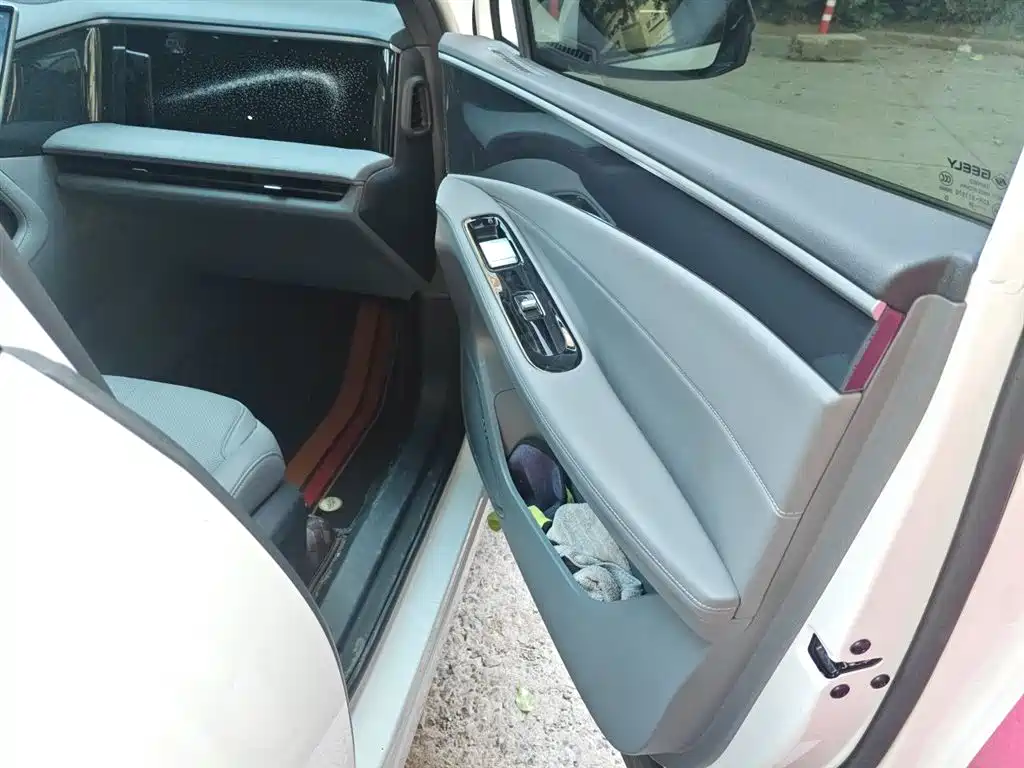 Geely Galaxy Galaxy L7 2025 Model EM-i 115km Long Range Edition фото 22
