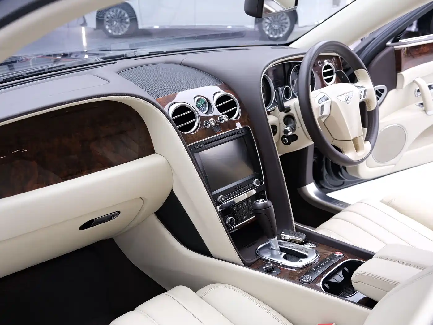 Bentley Flying Spur 2013 6.0T W12 Mulliner фото 8