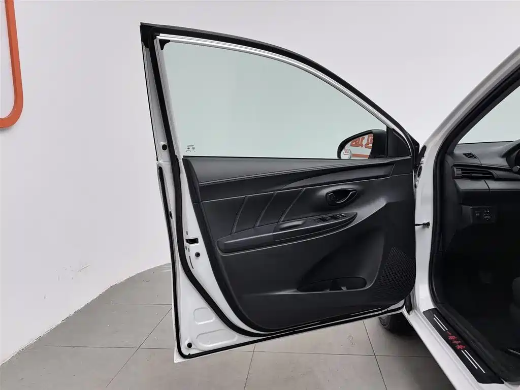 Toyota YARiS L Zhi Xuan 2016 Facelift 1.3E Manual Charming Edition фото 8