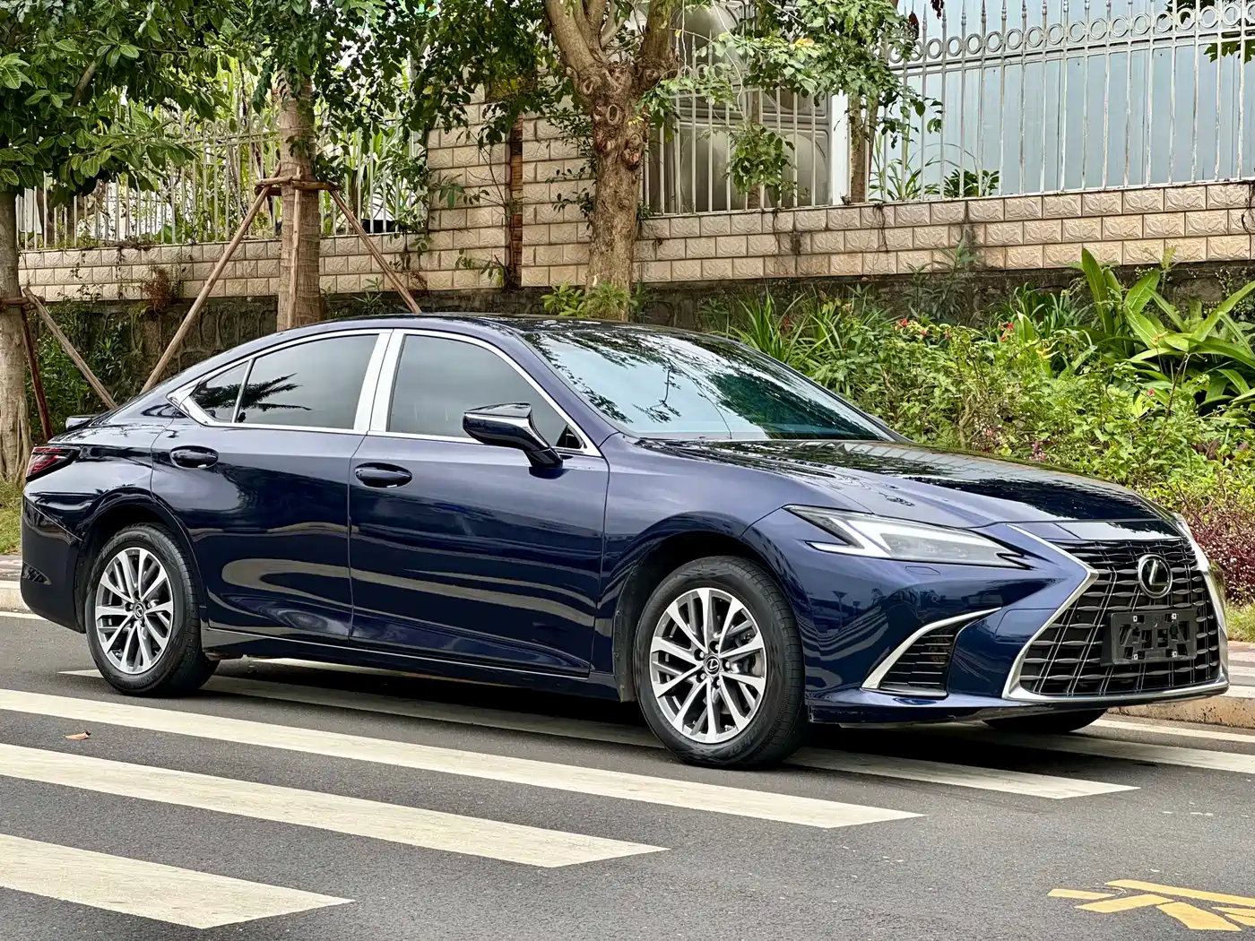 Lexus ES 2025 200 Ultimate Edition фото 2