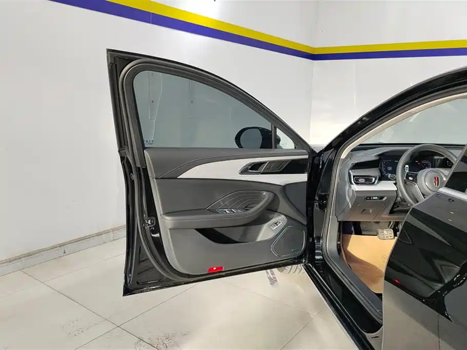 Hongqi H5 2025 1.5T DCT Flag Rhythm 500,000 Units Memorial Edition фото 7