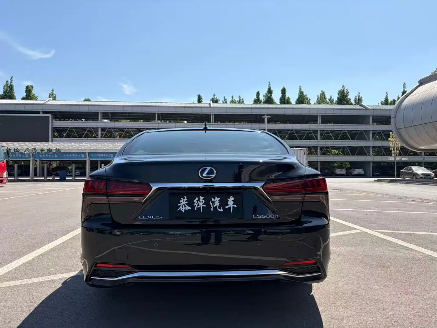 Lexus LS 2018 500h Executive Edition China V фото 8