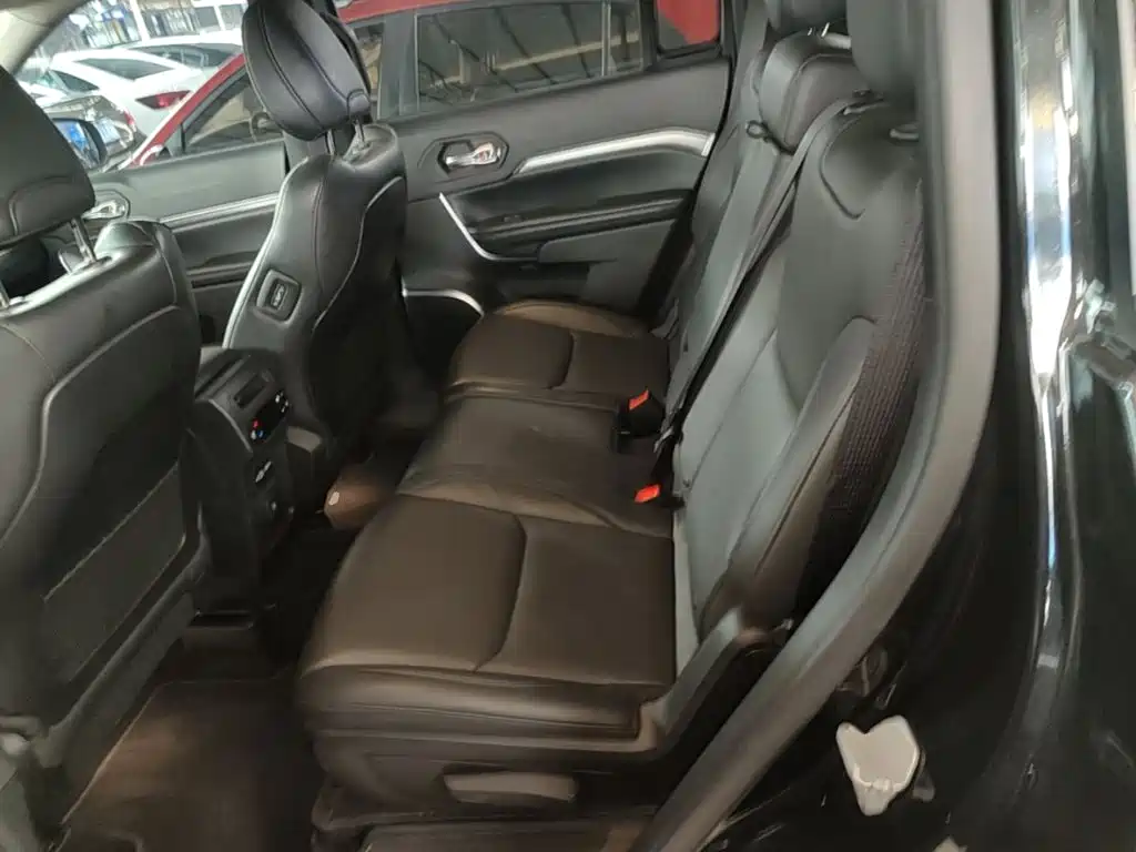 Photo 17 - Jeep Grand Commander