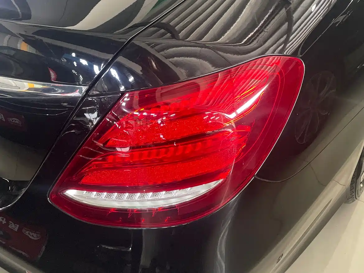 Mercedes-Benz E-Class 2020 Model E 260 L Sport фото 15