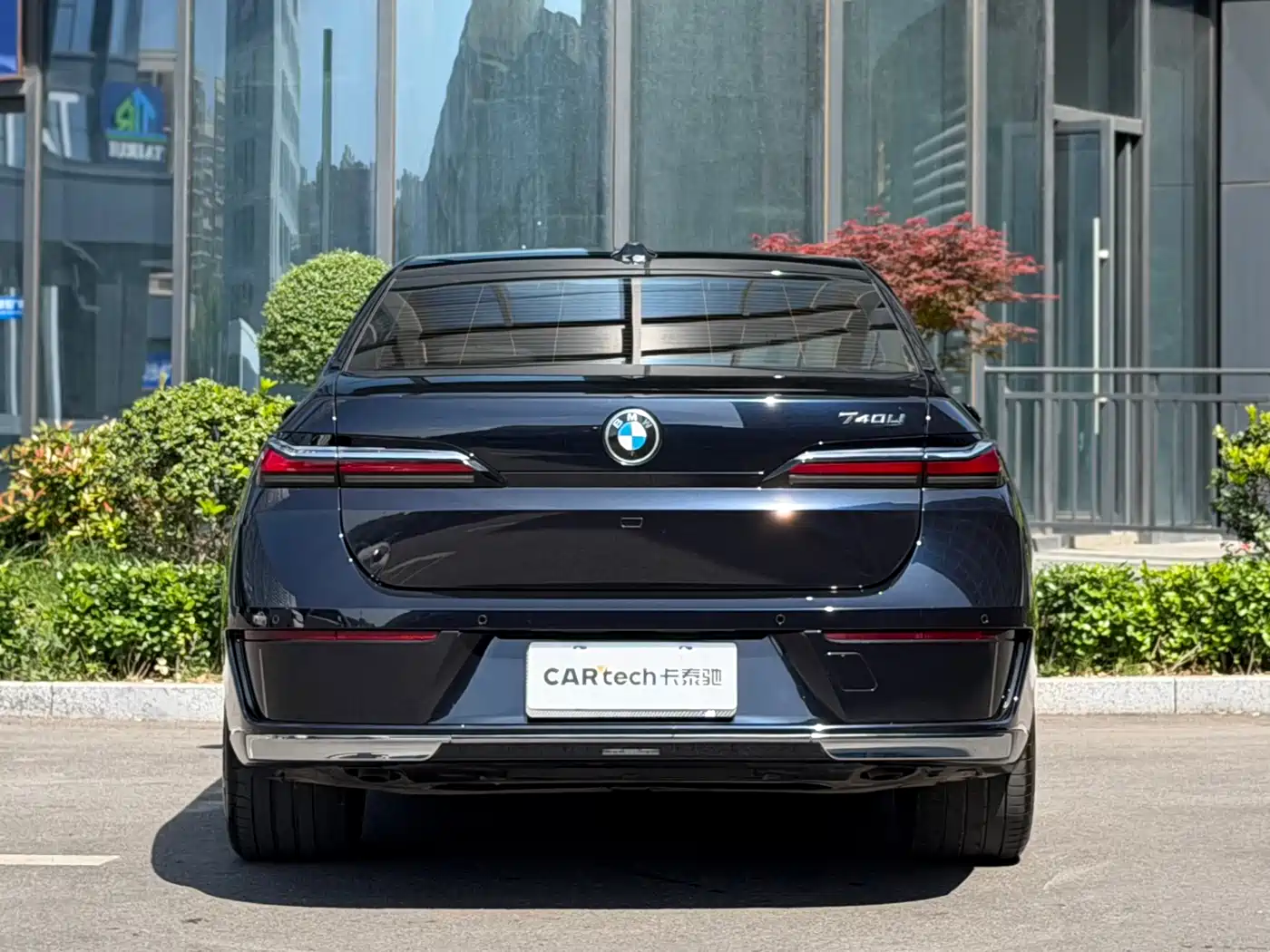 BMW 7 Series 2023 740Li Exclusive M Sport Package фото 4