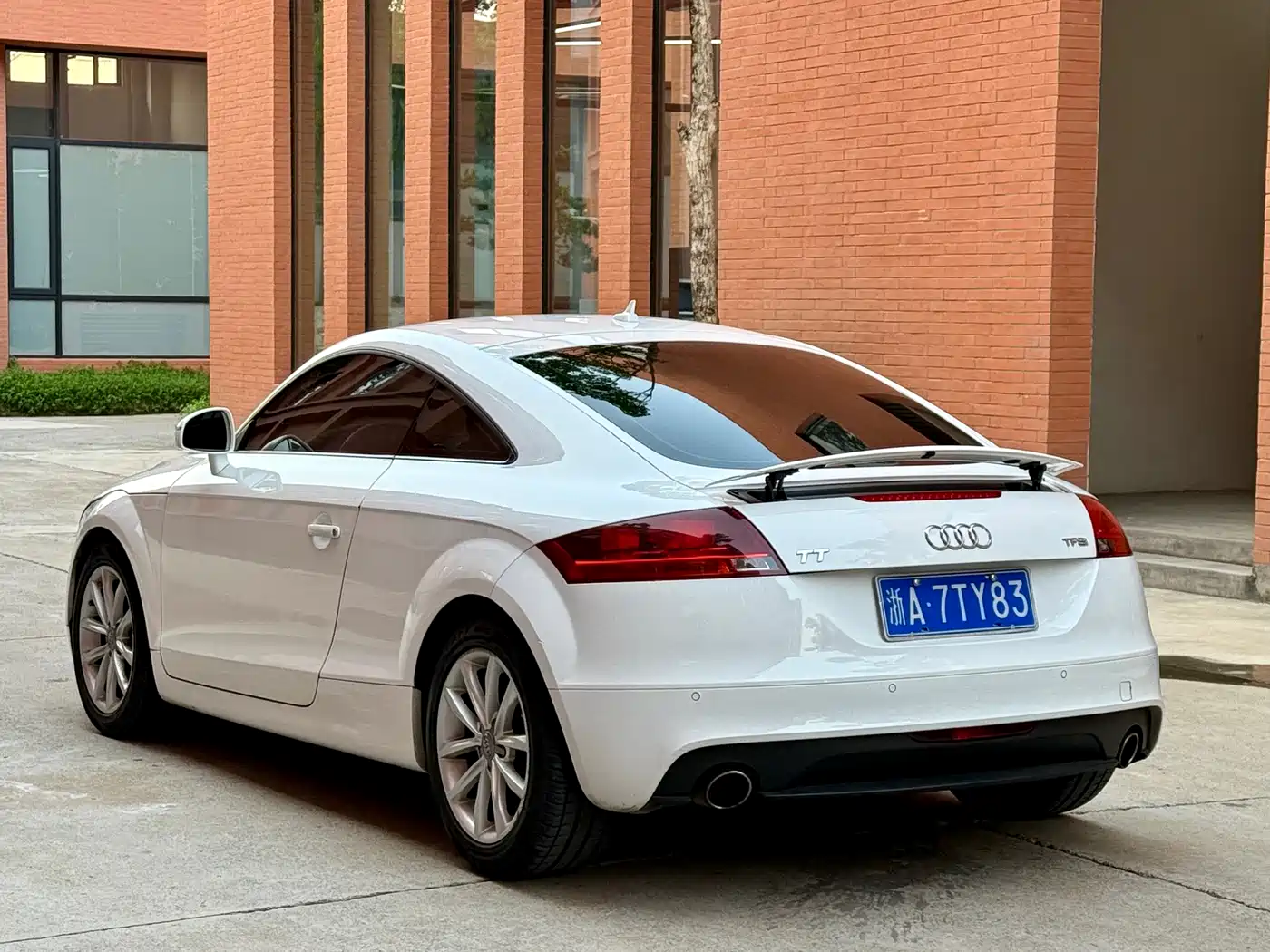 Audi TT 2011 TT Coupe 2.0TFSI quattro фото 6