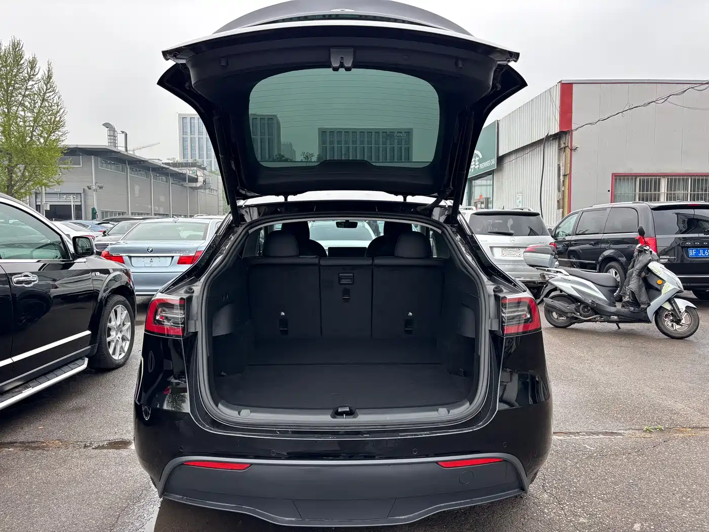 TESLA MODEL Y