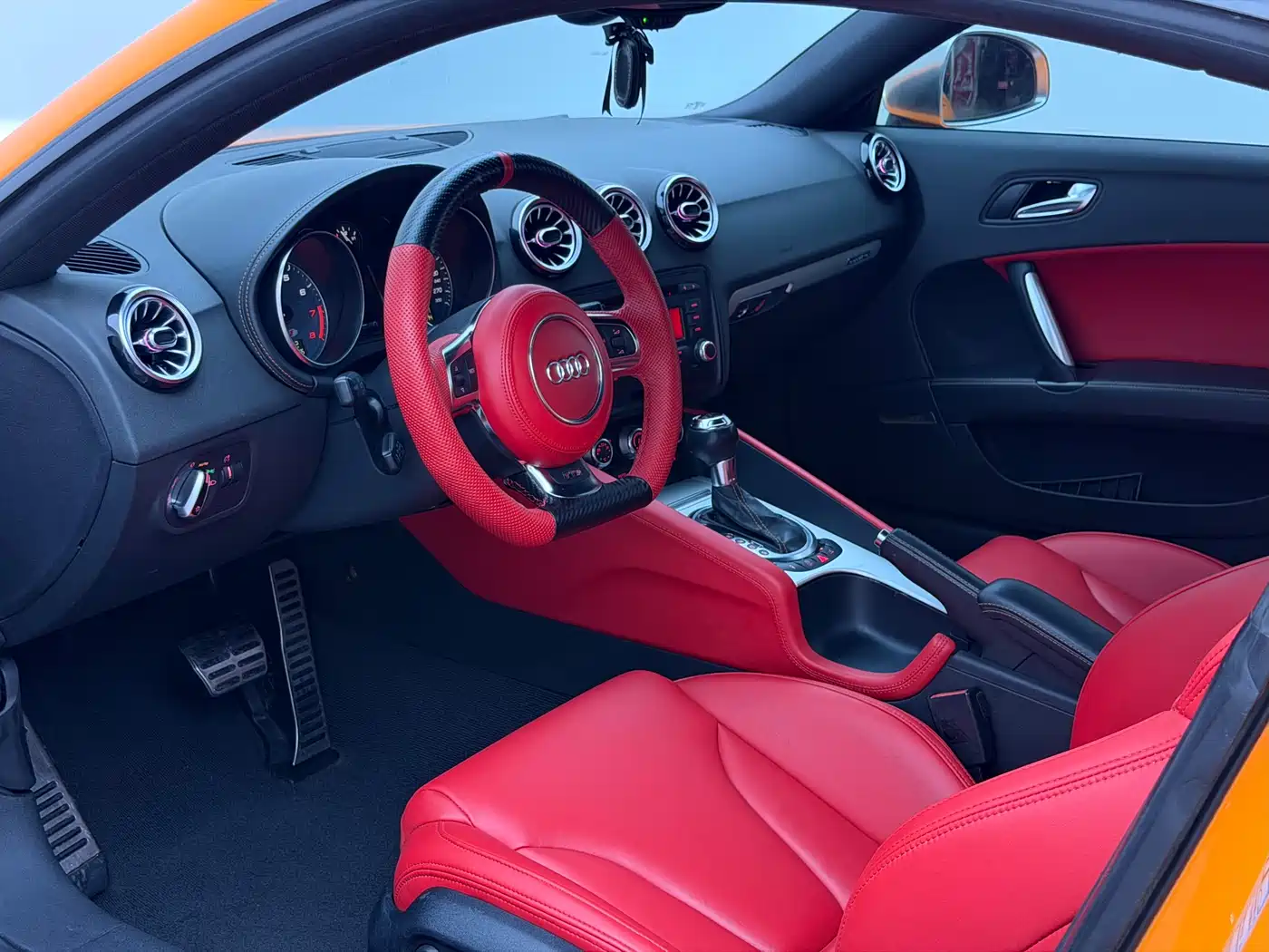 Audi TTS 2011 Model TTS Coupe 2.0TFSI quattro фото 4