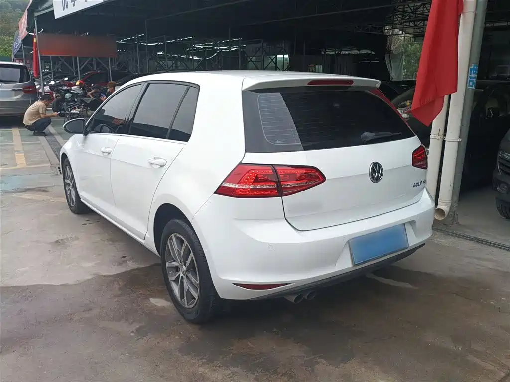 Volkswagen Golf 2016 230TSI Automatic Luxury фото 23